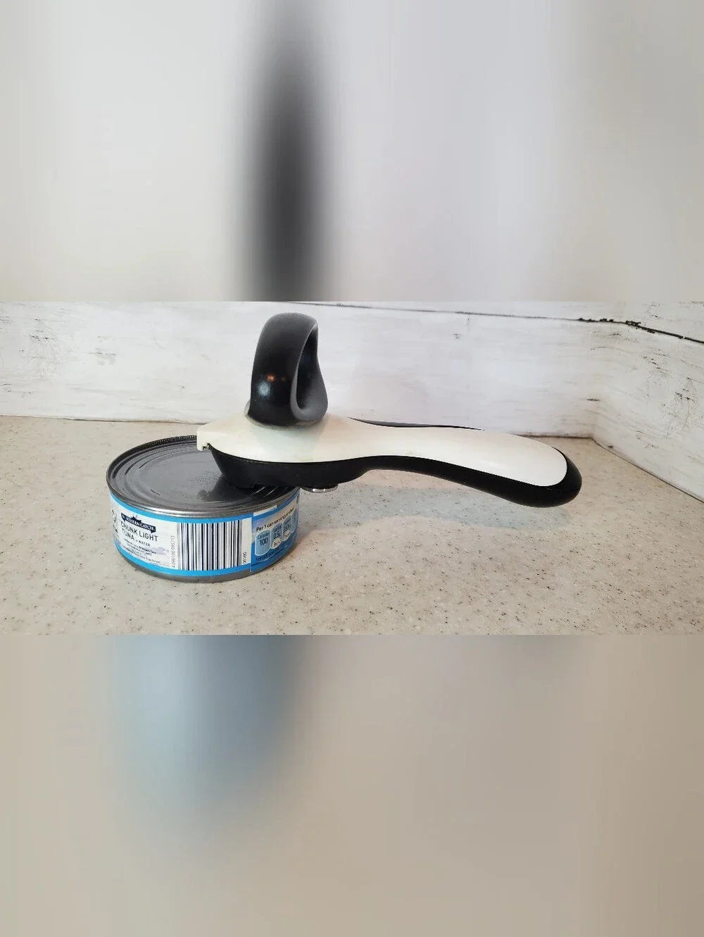 Tupperware 5898A Smooth Edge Manual Can Opener Black White Safety Top Opener